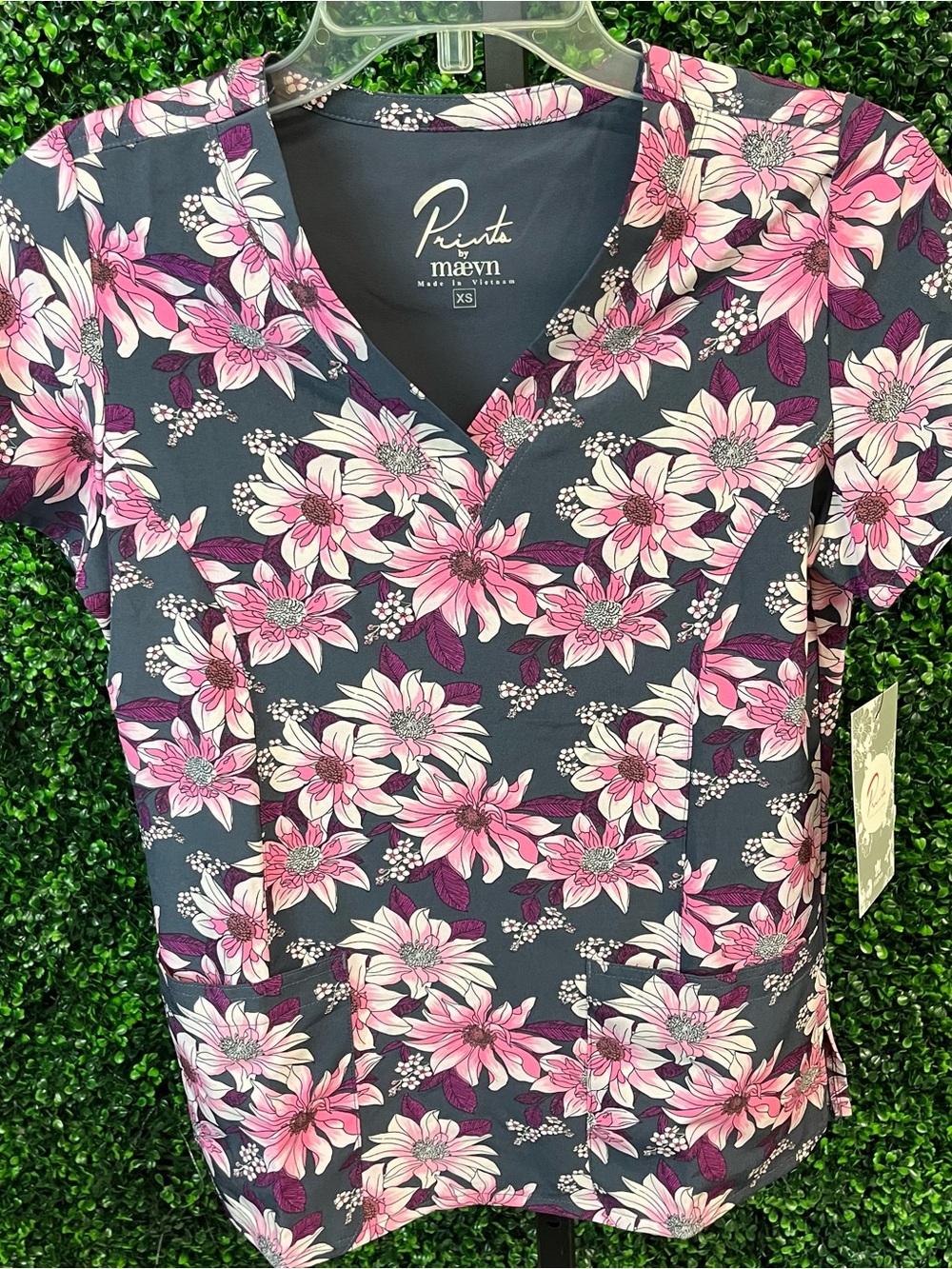 NWT Maevn Grey And Pink Floral Print Women’s Scrub Top Size XS
